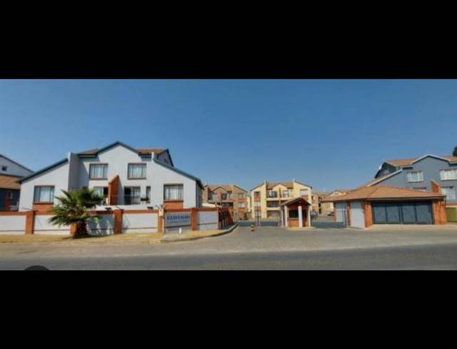 2 BEDROOM TOWNHOUSE FOR SALE IN RYNFIELD